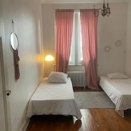 Grand Appartement Entier En Hyper Centre A 10 Minutes De Lille, Metro A 50M Et La Gare De Tourcoing Et A 900M Et Parking A Proximite Exterior photo