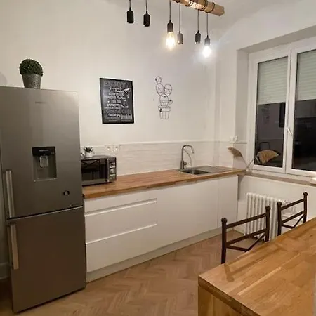 Grand Appartement Entier En Hyper Centre A 10 Minutes De Lille, Metro A 50M Et La Gare De Tourcoing Et A 900M Et Parking A Proximite Exterior photo