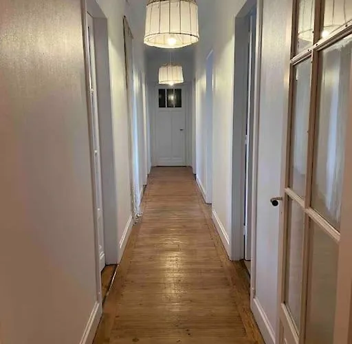 Grand Appartement Entier En Hyper Centre A 10 Minutes De Lille, Metro A 50M Et La Gare De Tourcoing Et A 900M Et Parking A Proximite