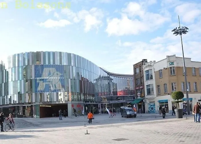 Grand Appartement Entier En Hyper Centre A 10 Minutes De Lille, Metro A 50M Et La Gare De Tourcoing Et A 900M Et Parking A Proximite
